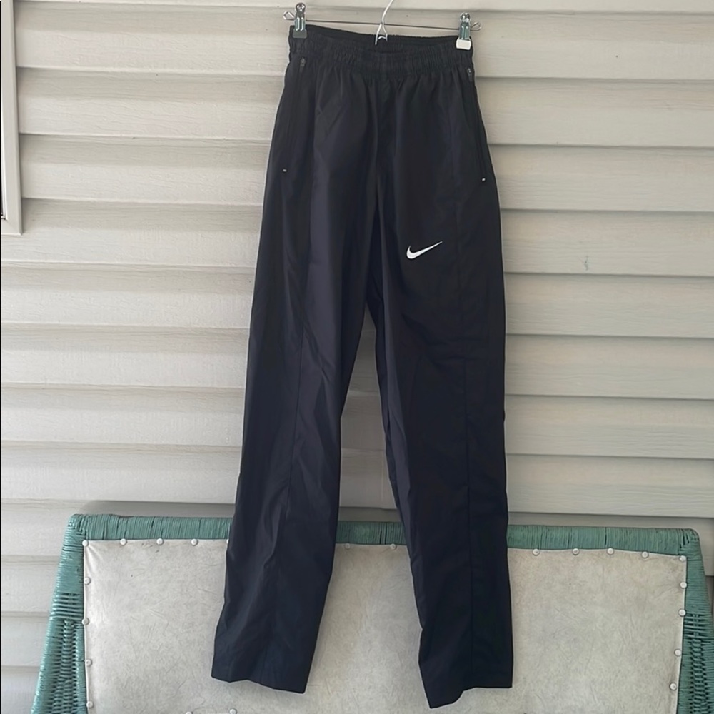 Nike wind/rain/snow pants with zipper detail